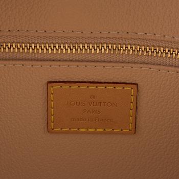 NECESSÄR, "Toiletry Bag" Louis Vuitton.