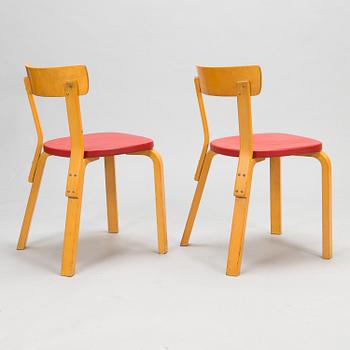 Alvar Aalto, a mid 20th century folding table, four chairs and two stools for Artek.