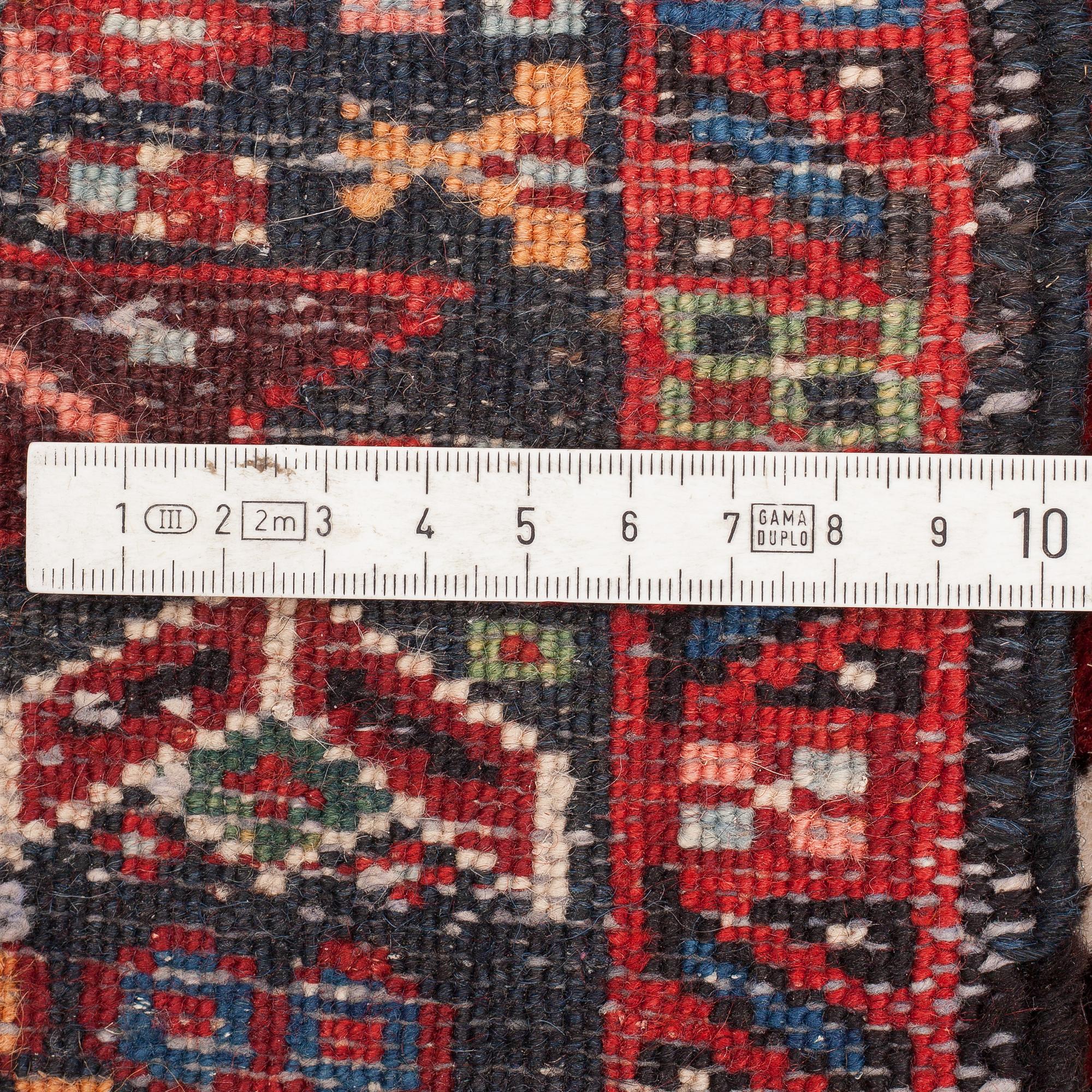 GALLERIMATTA, Old Karadja, ca 382 x 142 cm.