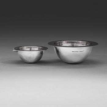 354. A Wolfgang Gessl sterling creamer and bowl, Stockholm 1990 and 2002.