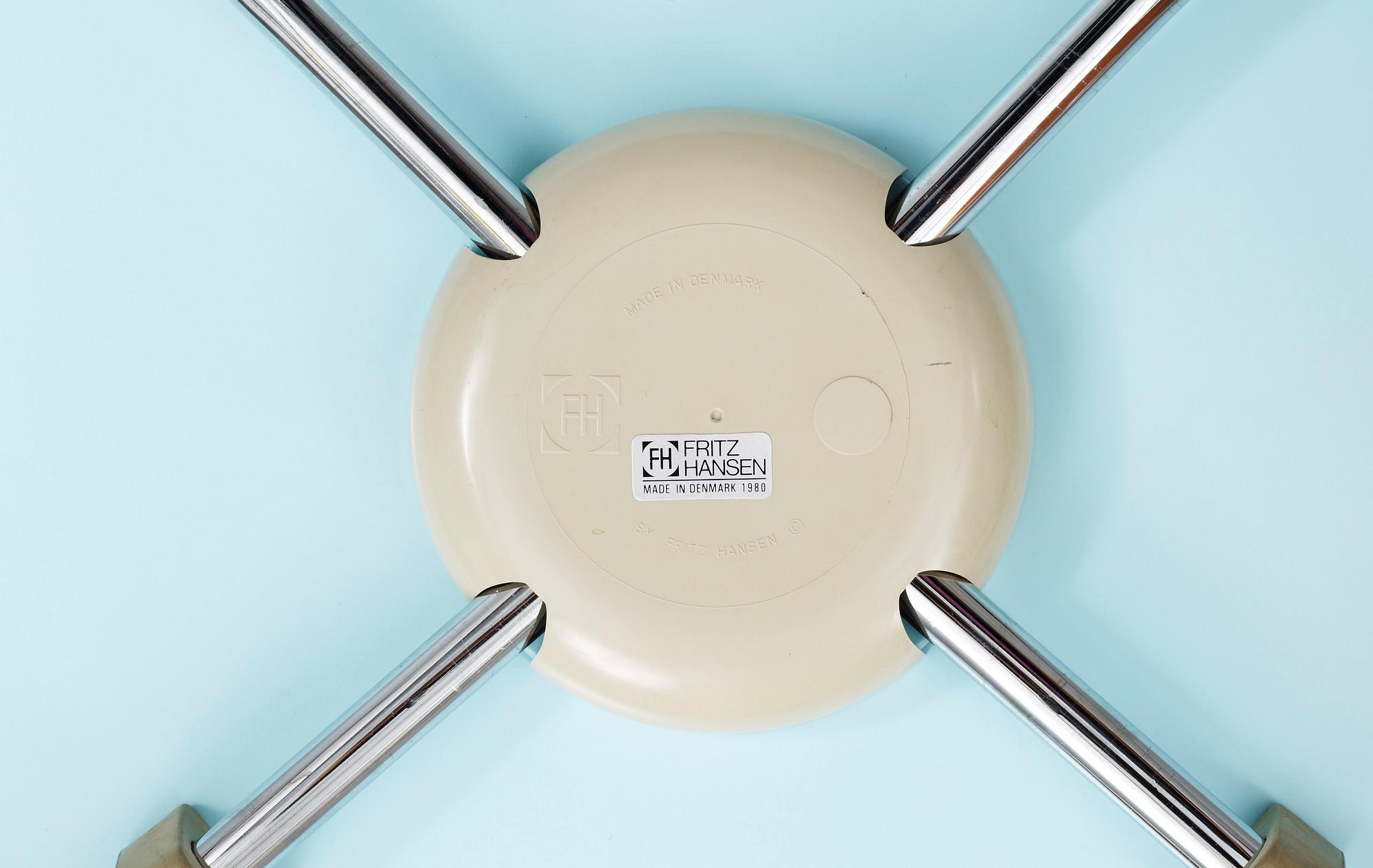 STOLAR, 5 st, "Sjuan" Arne Jacobsen, Fritz Hansen, 1980/90-tal.