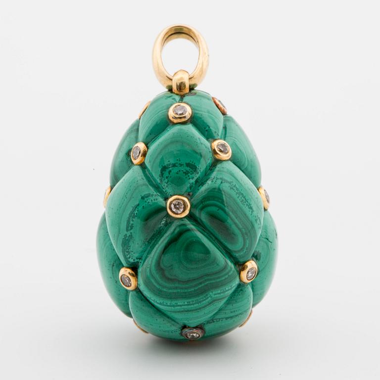 PENDANT, malachite egg, 18K gold with brilliant-cut diamonds.