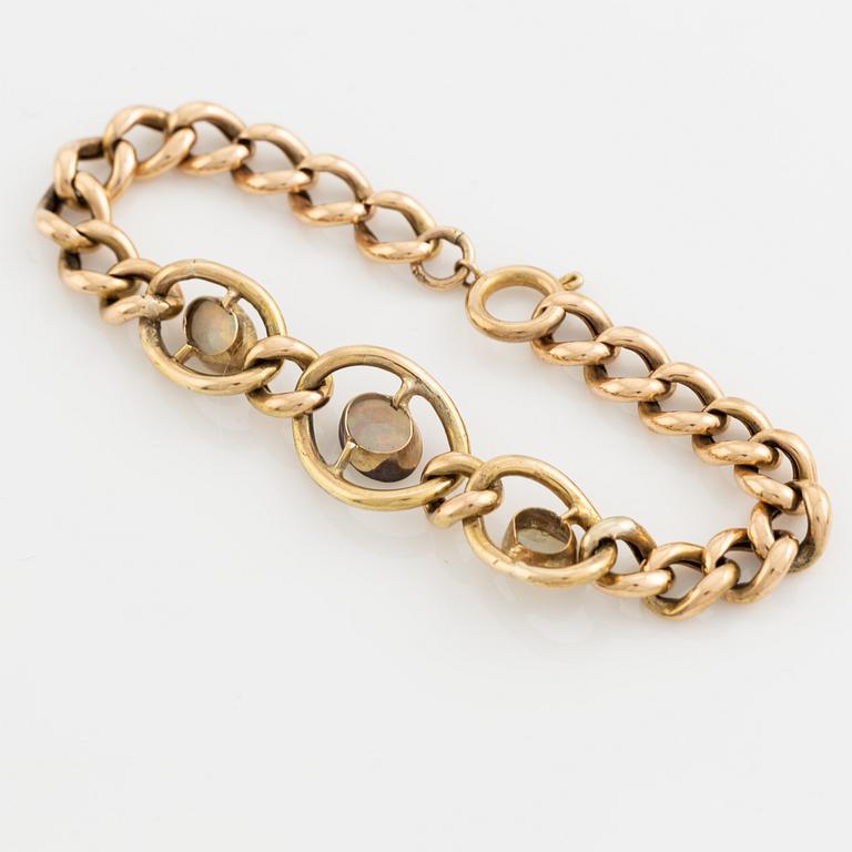 Gold and three opal bracelet.