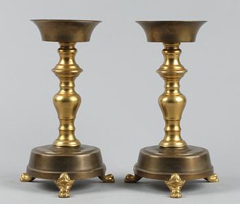 LJUSSTAKAR, ett par. Mässing mm, barockstil, 1900-tal.