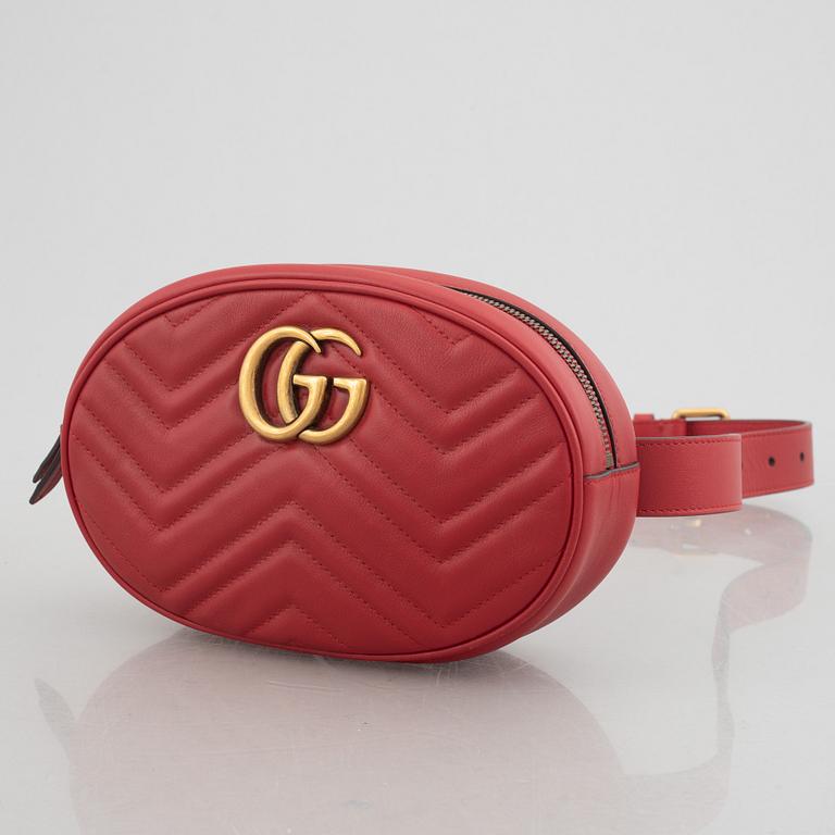 Gucci, a waist bag.