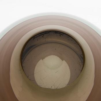 OIVA TOIKKA, VASE. Signed. Nuutajärvi Notsö. Late 1960s.