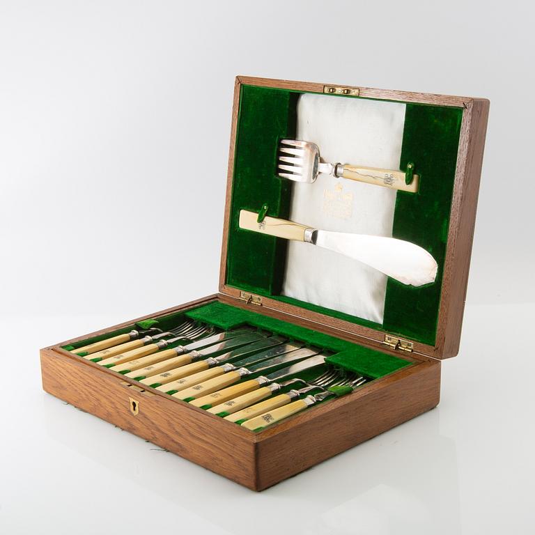Mappin & Webb fish cutlery 24 + 2 dlr sterling silver Sheffield 1903.