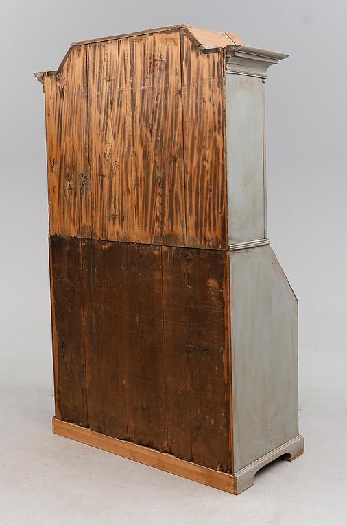 SKRIVSKÅP, sengustavianskt, omkring år 1800.