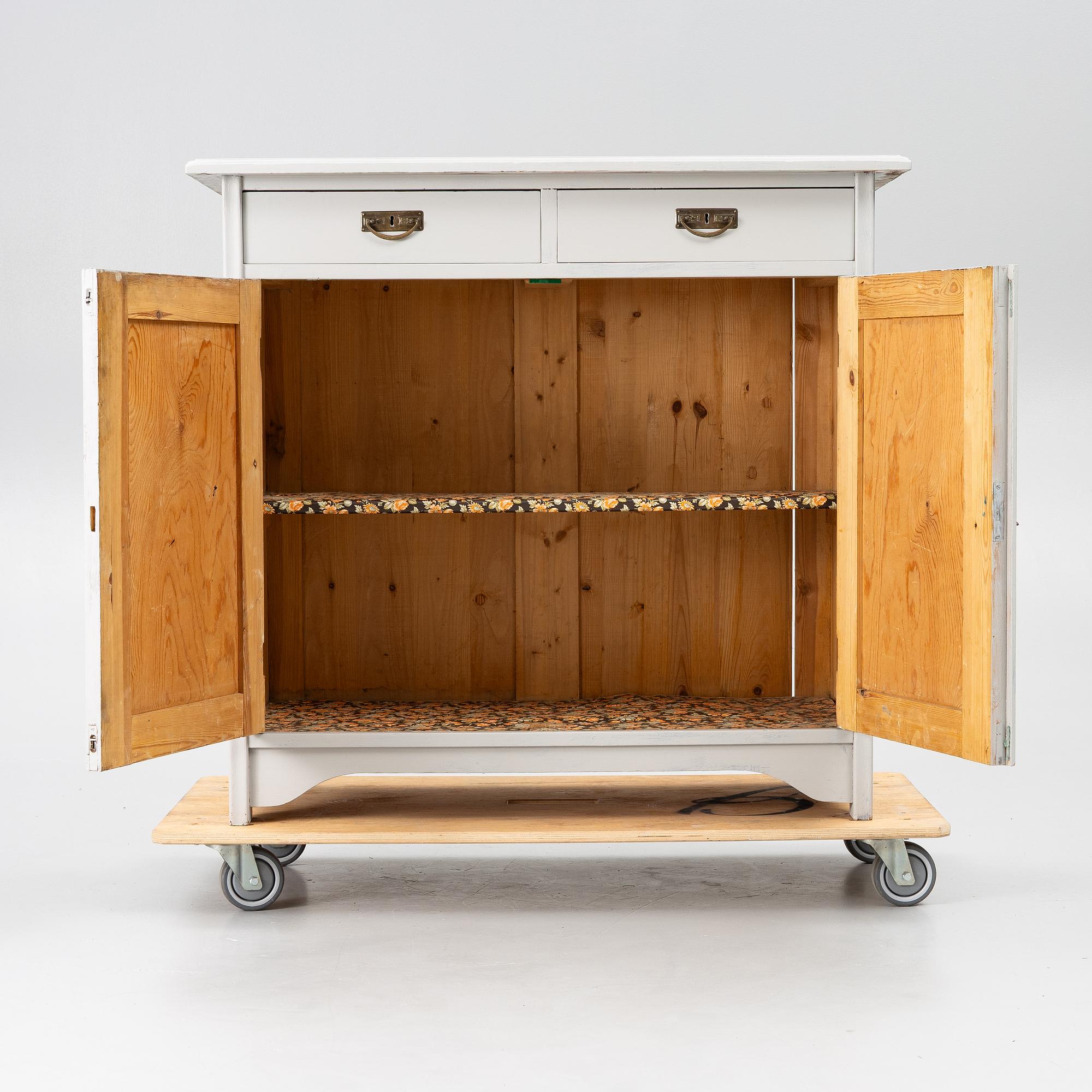 Skänk, tidigt 1900-tal.