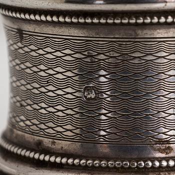 Napkin rings, 6 pcs, a pair of salt shakers, and salt cellars, silver and glass, including English and Finnish marks.