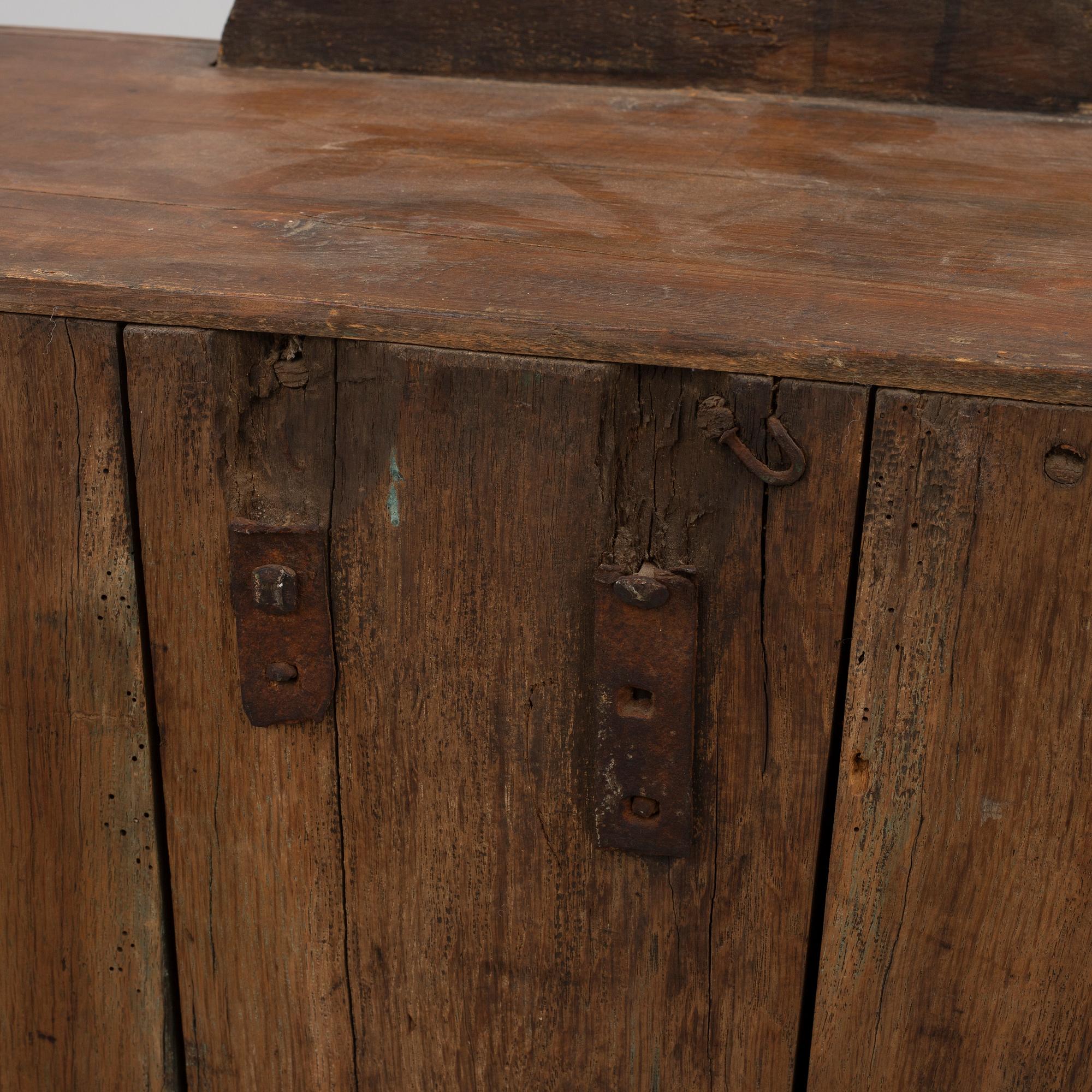 A wall cabinet, 18th/19th century.