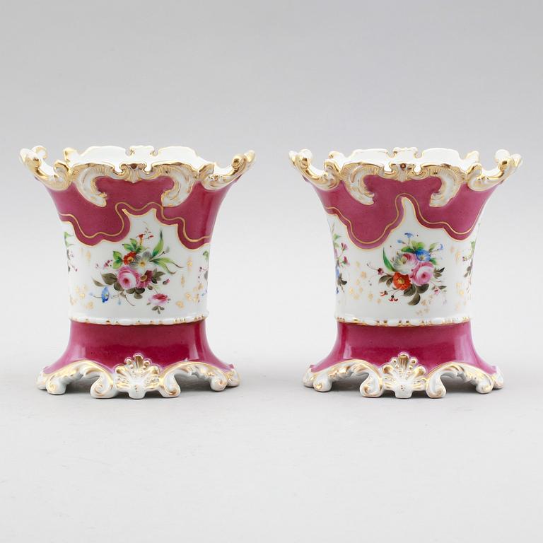 VASER, 1 par, porslin, 1800-talets andra hälft.