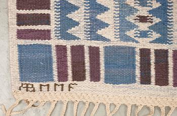 CARPET. "Salerno blå". Flat weave. 276 x 219 cm. Signed AB MMF BN.