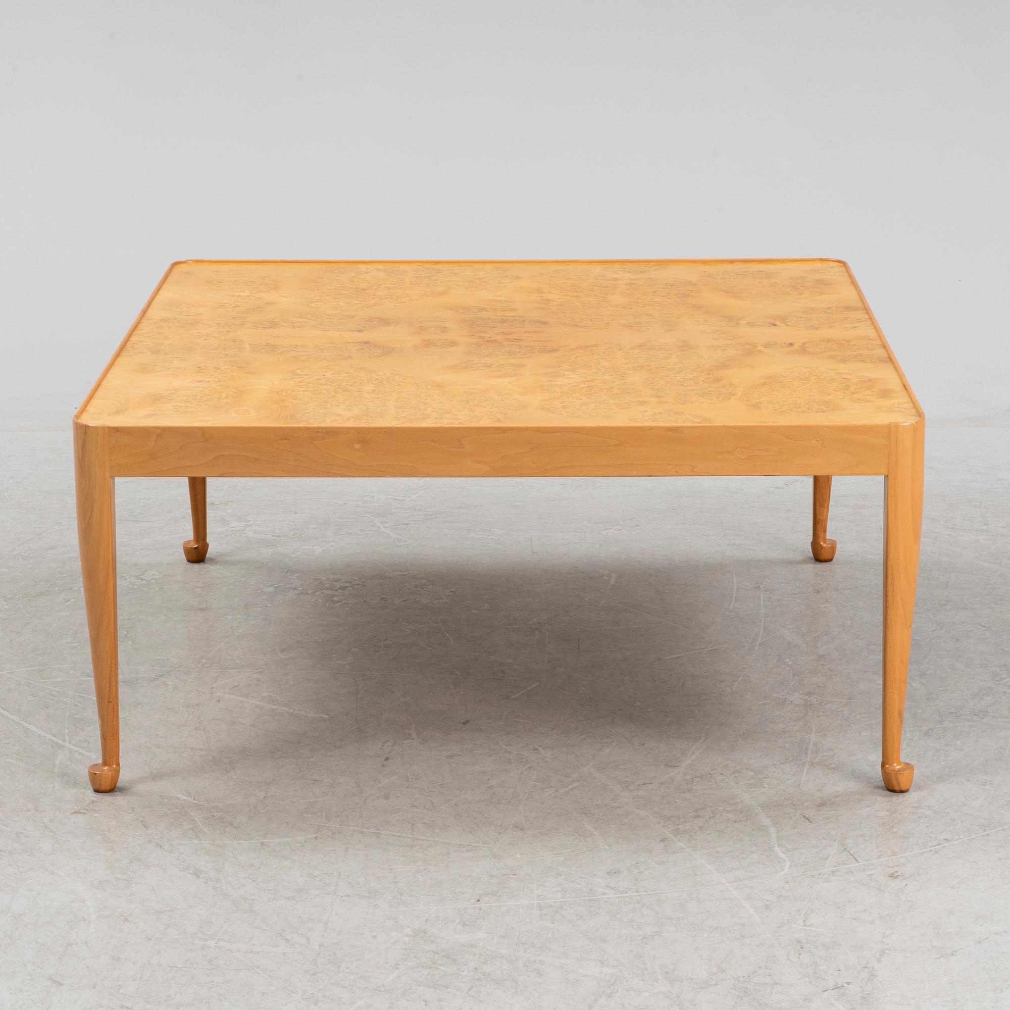 Josef Frank, soffbord, modell 2073, "Diplomat", Firma Svenskt Tenn, tillverkat efter 1985.