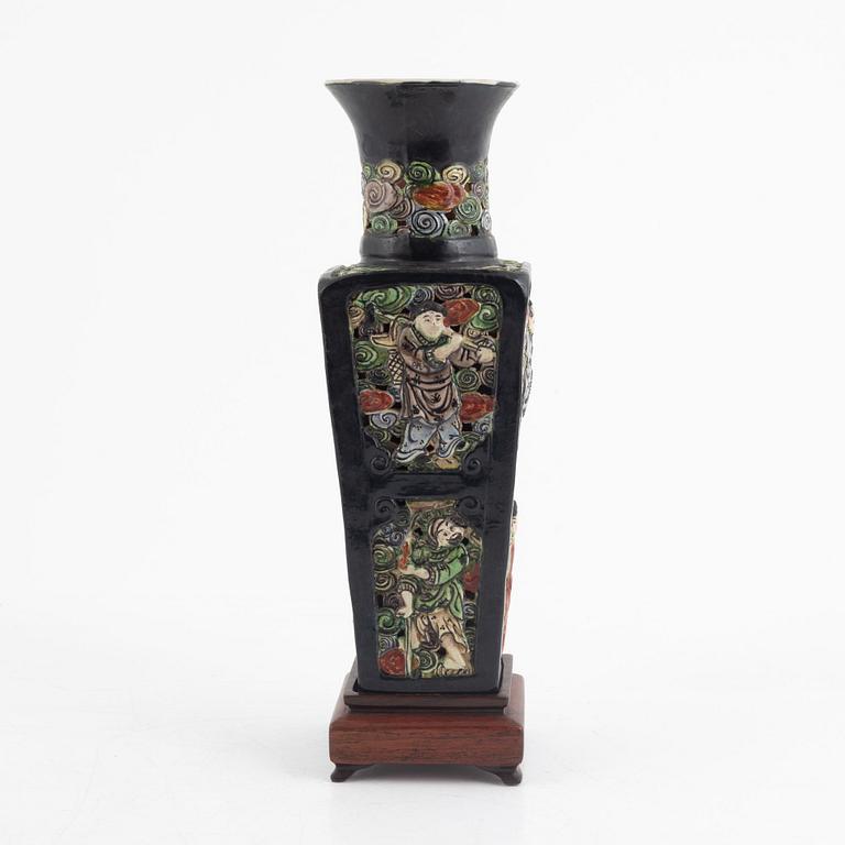 A Chinese famille noire pierced vase, Qing dynasty, 19th century.