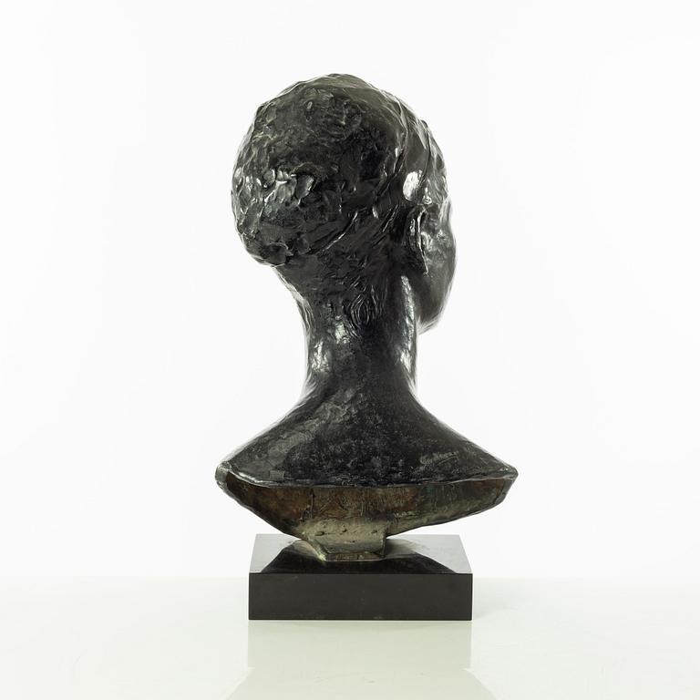 Gudmar Olovson, sculpture. Signed. Numbered. Foundry mark. Bronze, total height 50 cm, length 28 cm.