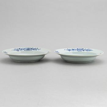 A pair of blue and white soup dishes, Qing dynasty, Qianlong (1736-95).