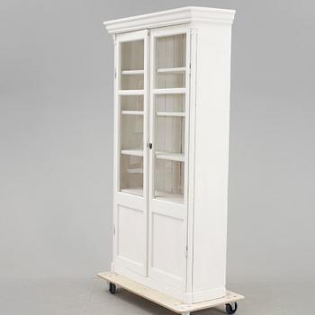 VITRINSKÅP, 1800-tal.