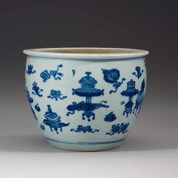 A blue and white pot, Qing dynasty, 18th century.