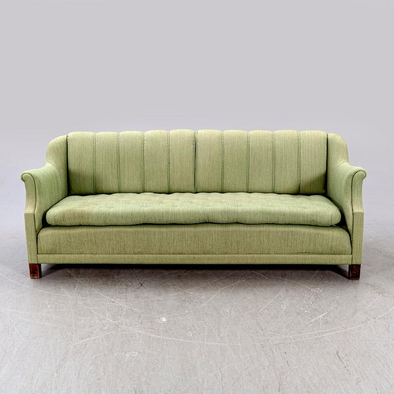 A 1940/50s Camberts möbelaffär sofa.