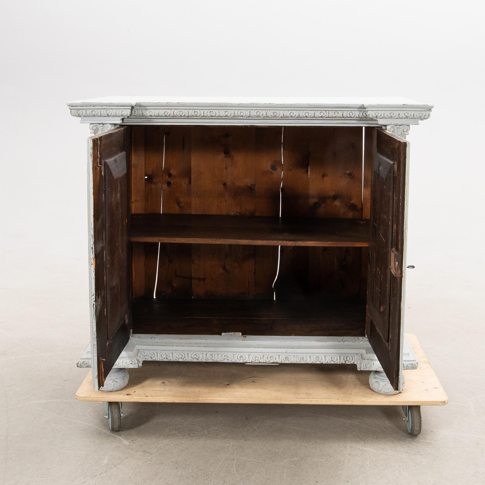 Cabinet, 20th century.