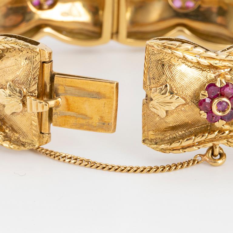 18K gold and ruby bracelet.