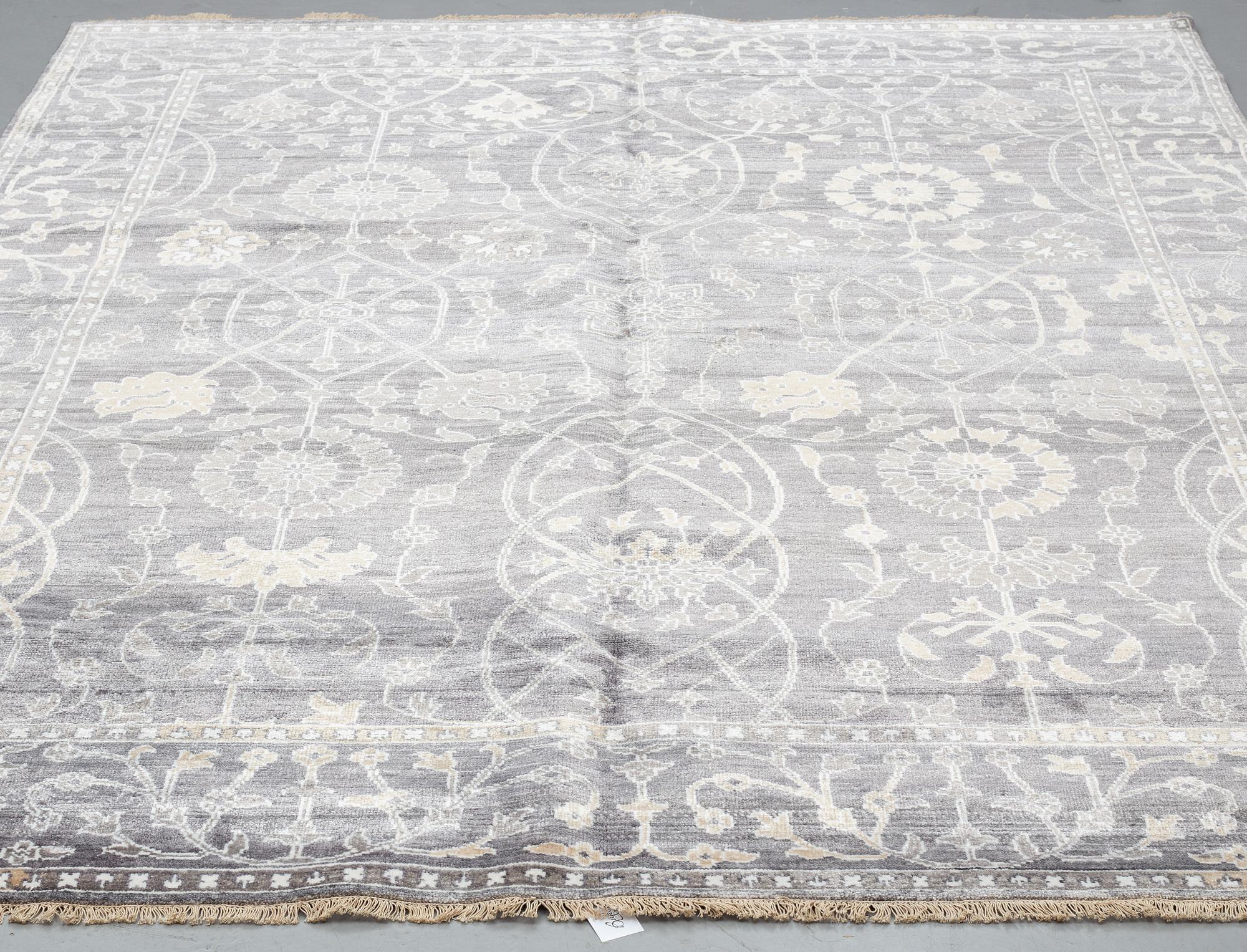 A CARPET, Jaipur, ca 307 x 241 cm.