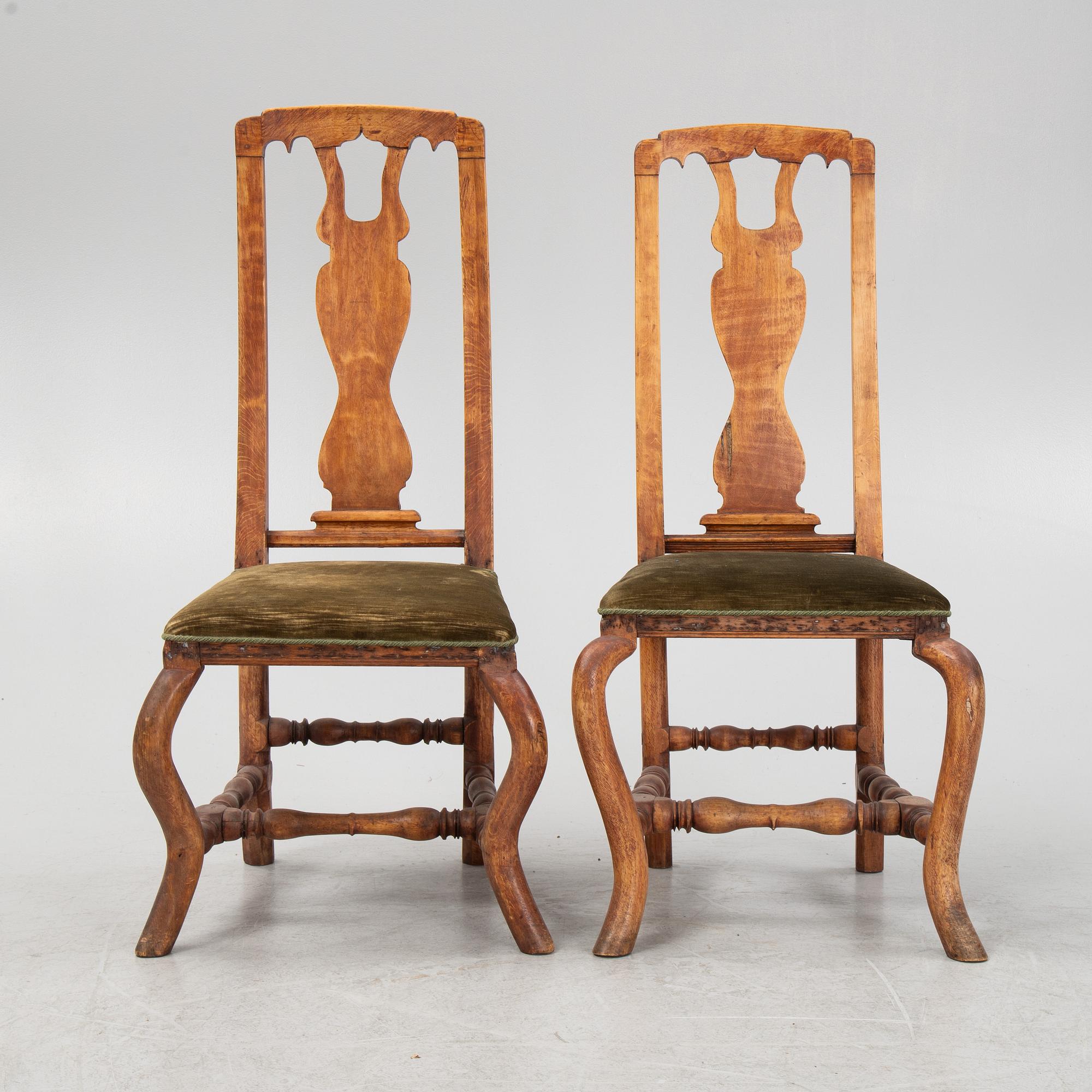 A pair of baroque chairs, early 18th Century.