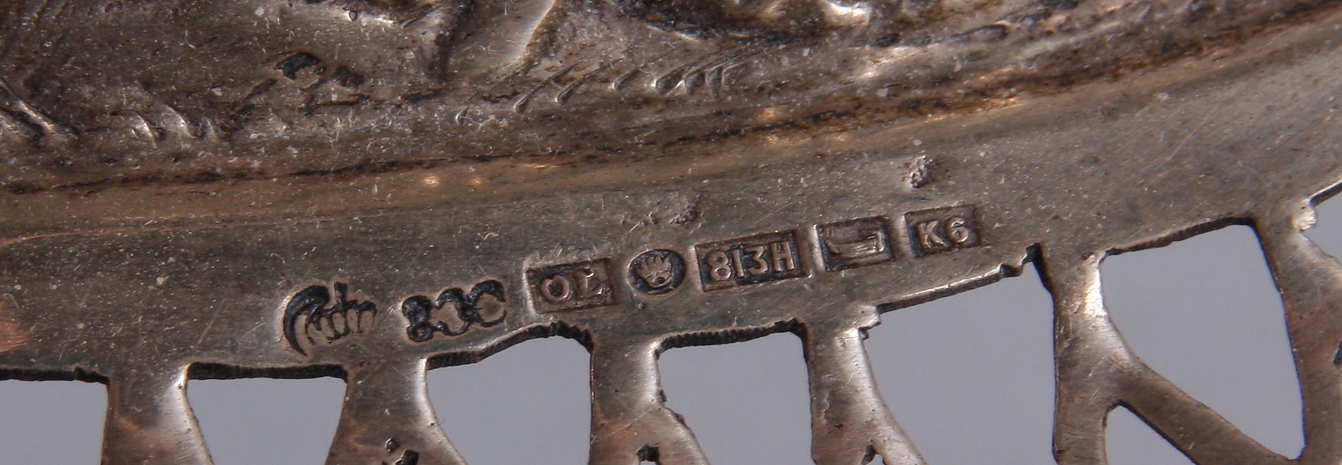 SKRIN samt SKÅL, silver, rokokostil, bl a Georg Roth & Comp, Hanau, Tyskland, omkring 1900.