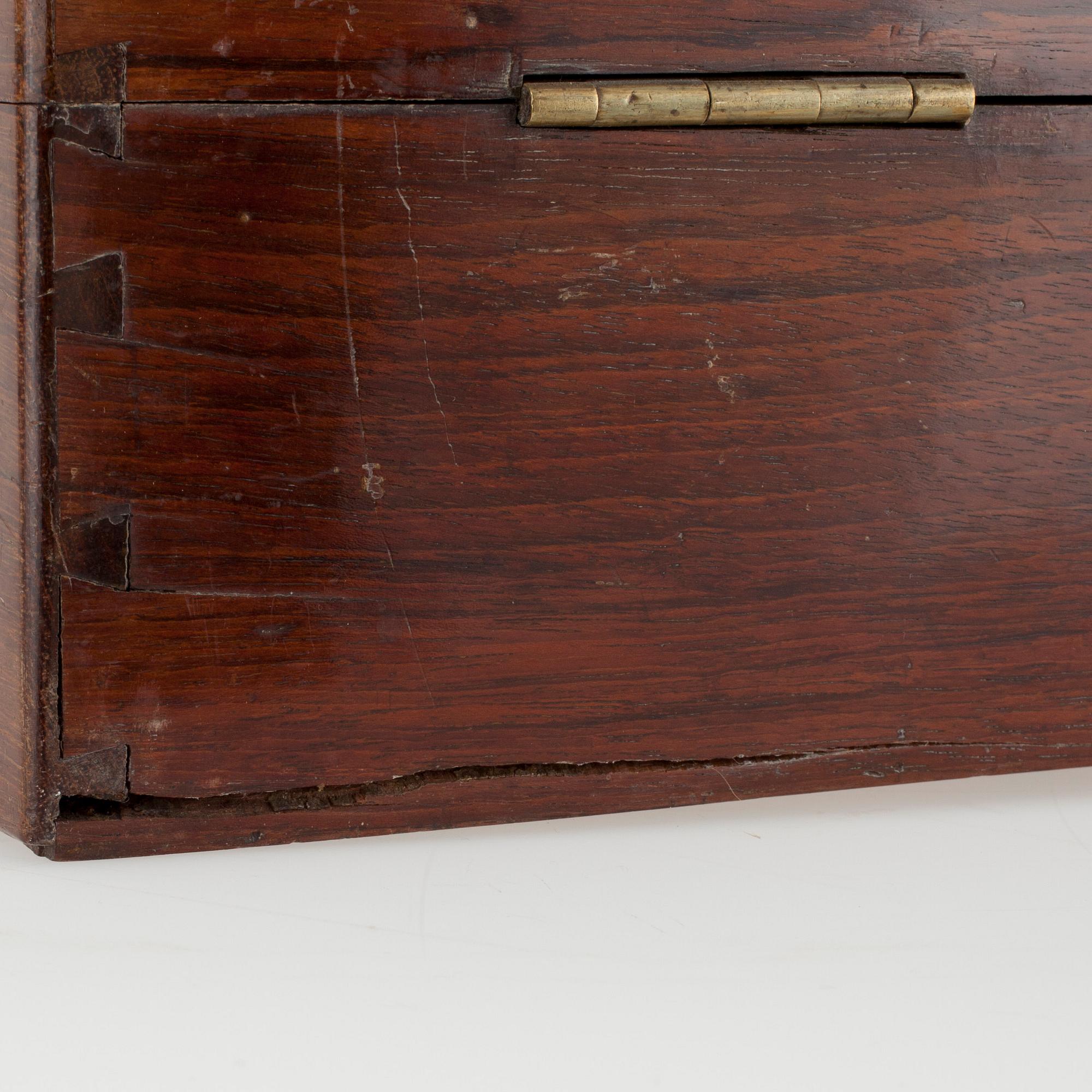 SKRIN, mahogny med mässingsbeslag, 1800-tal.