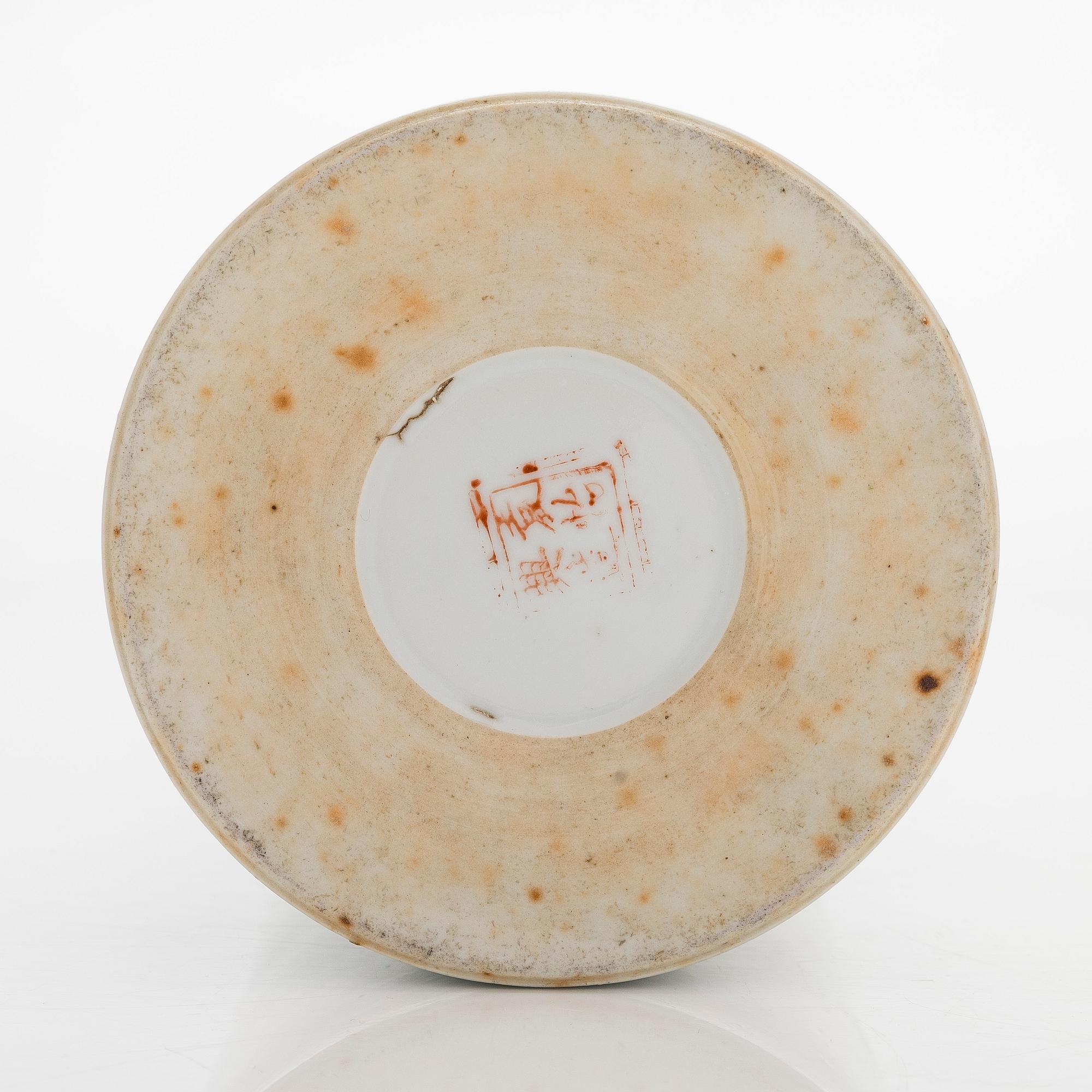 A chinese brush vase, first half of 20th Century.