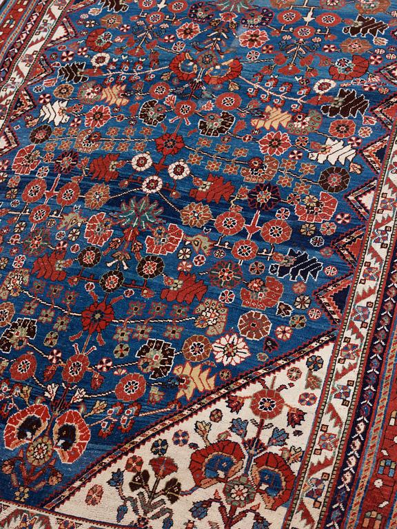 RUG. Antique Qashgai. 218,5 x 120,5 cm.