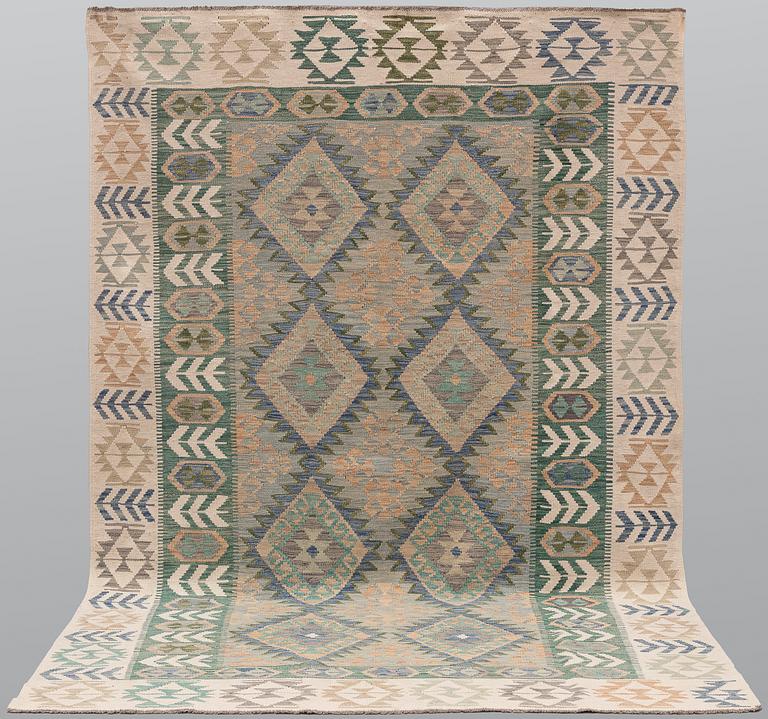 A Kilim rug, approx. 290 x 195 cm.