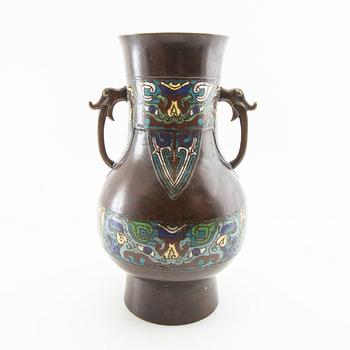 Vase China early 20th century bronze with cloisonné.