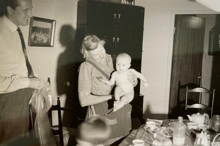 Uno Åhrén, a set of eight Swedish Grace dining chairs, 1920s.
