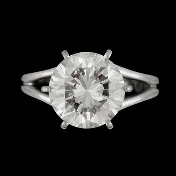 1061. A solitaire diamond app. 4.14 cts ring. Quality app. F/VS2-SI1.