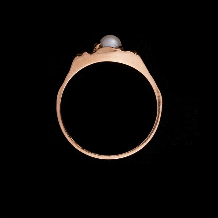 RING, "Litet ord", 14K guld, pärla, Björn Weckström, Lapponia 1969. Vikt ca 2 g.