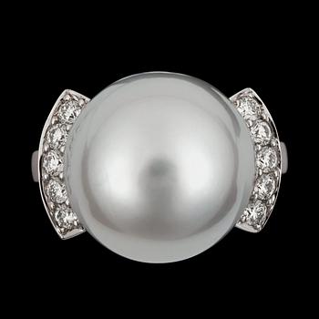 852. A cultured South sea pearl Ø 16.4 mm and diamond ring. Total carat weight of diamonds circa 0.50 ct.