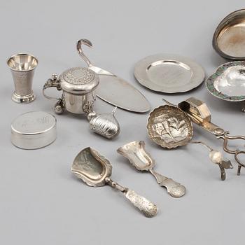 PARTI SILVER, 19 delar, mestadels Sverige, 1800- och 1900-tal, total vikt ca 700 g.