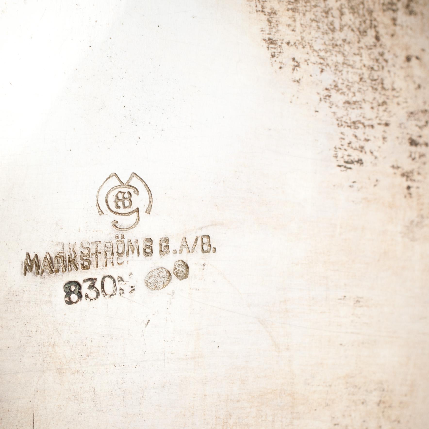 KAFFEKANNA och GRÄDDKANNA, silver, importstämplar resp otydl stämplar Härnösand. Vikt c:a 450 + c:a 130 g.