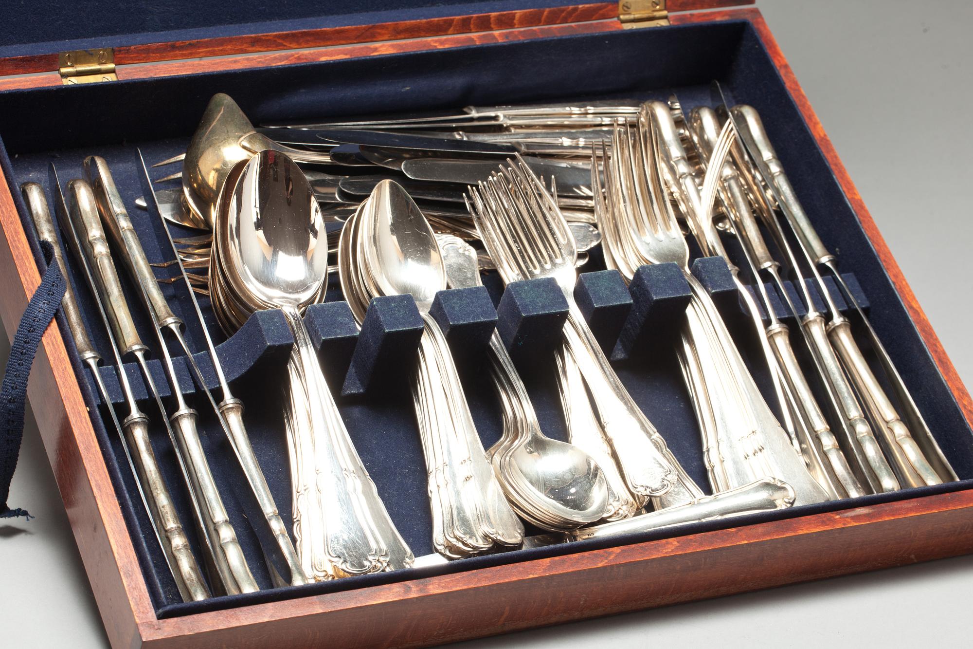 BESTICKUPPSÄTTNING, 91 delar, nysilver. Modell "Rådhus", troligen Mena AB, 1900-talets andra hälft.