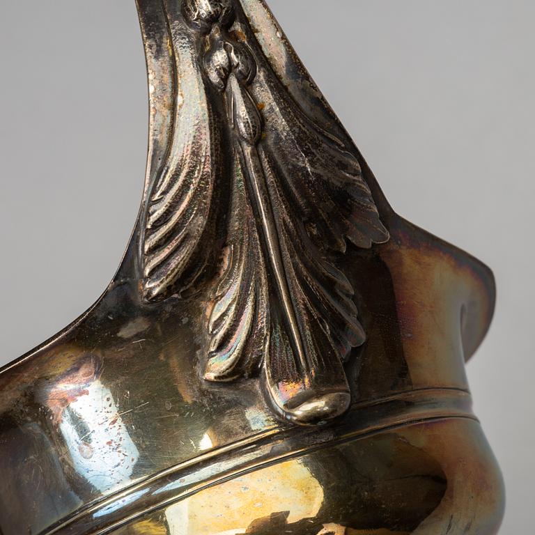 A silver sauce bowl, Copenhagem Denmark, 1916, after a french 18th century sauce bowl.