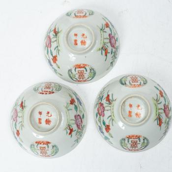 Skålar, sju stycken, porslin. Sen Qingdynasti, omkring 1900.