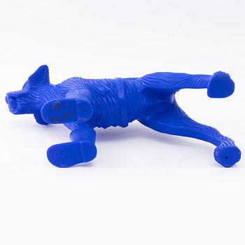 William Sweetlove, "Cloned Schnauzer with water bottle". (Blue).