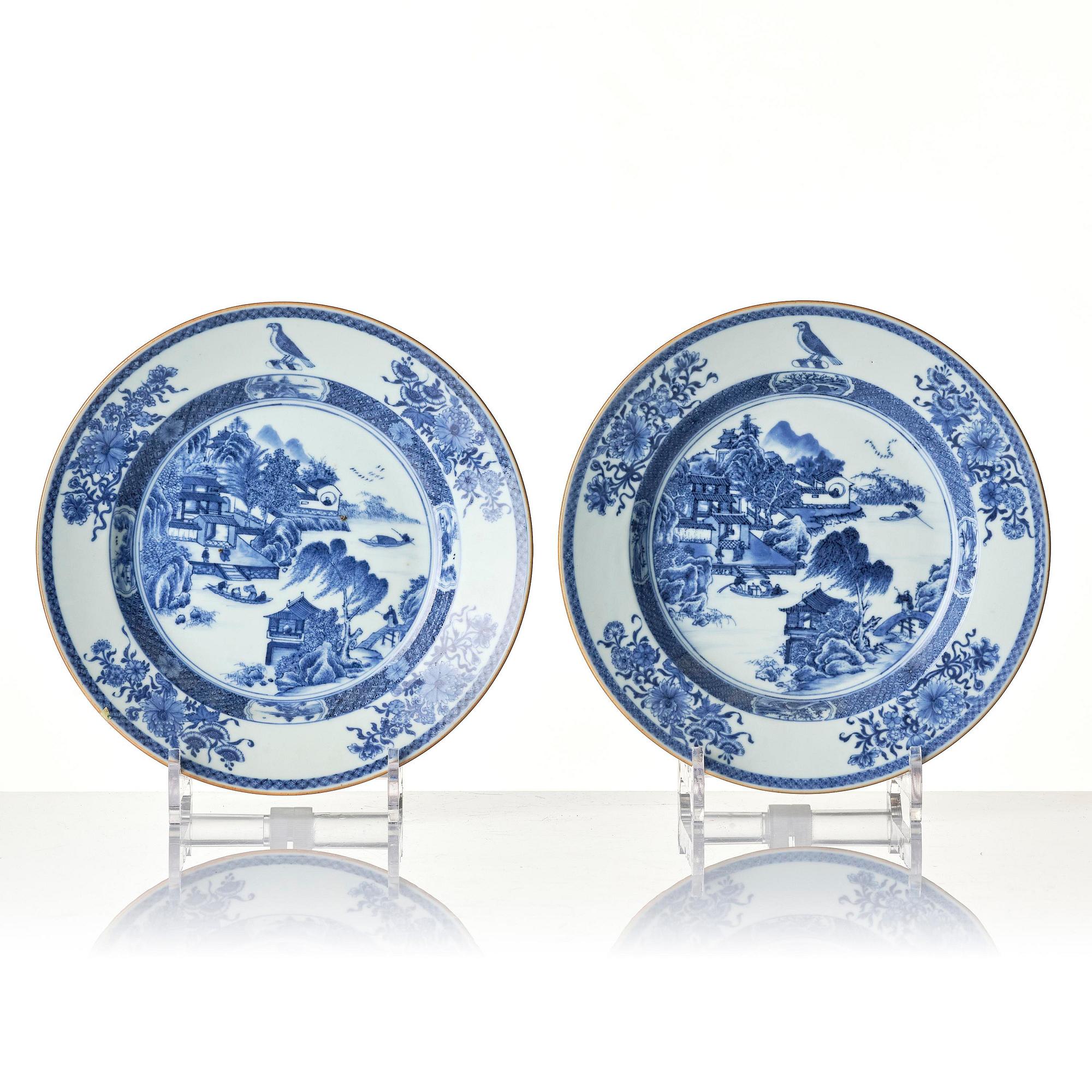 A set of six armorial dinner plates, Qing dynasty, 18th century.