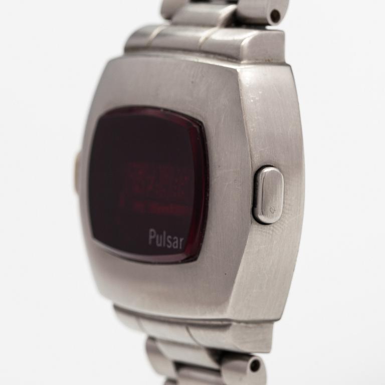 Pulsar, wristwatch, 40 x 32 mm.