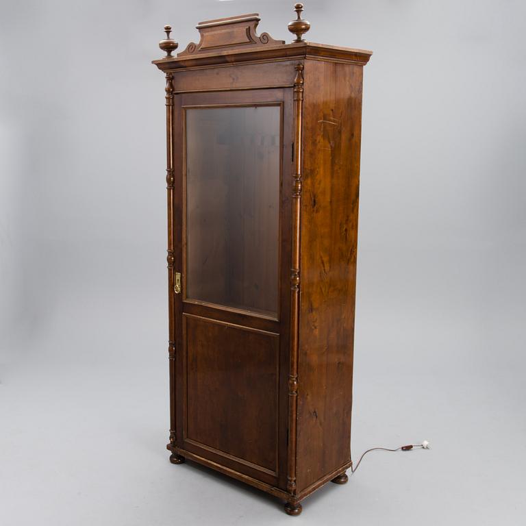 SKÅP / VAPENSKÅP, 1800-talets slut.