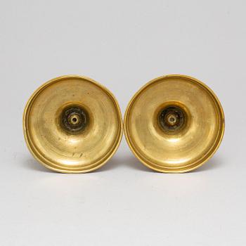 LJUSSTAKAR, ett par, mässing, 1800-tal.