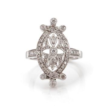 A ring set with round, brilliant-cut diamonds.