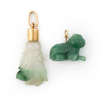 Pendants, 2 pcs, 18K gold and gilt metal with aventurine quartz and possibly jade.
